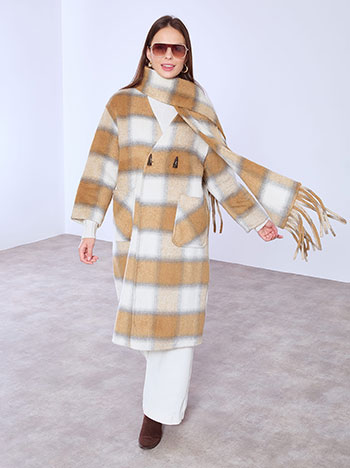Coat plaid with cotton and scarf in camel