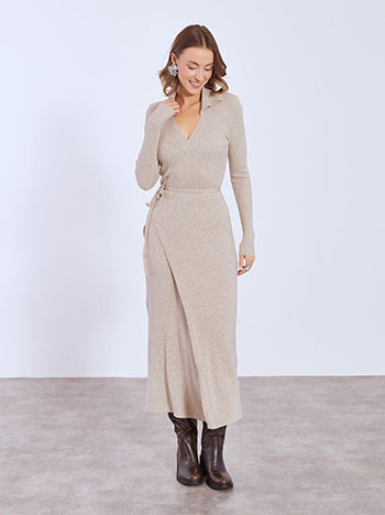 Φόρεμα κρουαζέ μάξι με γιακά σε μπεζ σκούρο