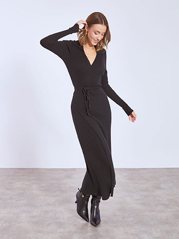 Φόρεμα κρουαζέ μάξι με γιακά σε μαύρο