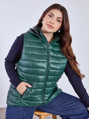 Μπουφάν αμάνικο με αποσπώμενη κουκούλα σε πράσινο σκούρο