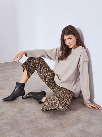 Πουλόβερ με διακοσμητικά κουμπιά σε μπεζ σκούρο