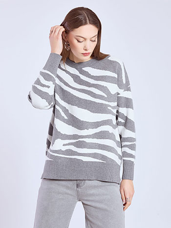 Sweater in animal print in grey