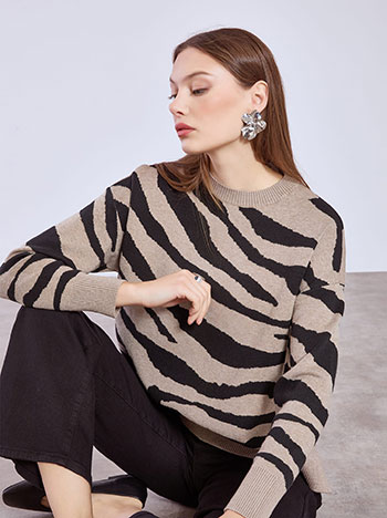 Sweater in animal print in light brown
