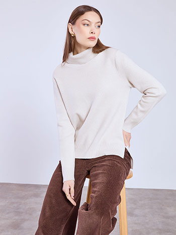 Ζιβάγκο με ανοίγματα στο πλάι σε μπεζ