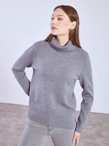 Turtleneck with side slits in grey