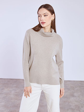 Ζιβάγκο με ανοίγματα στο πλάι σε καφέ ανοιχτό