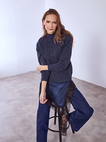 Sweater metallic with textured details in dark blue