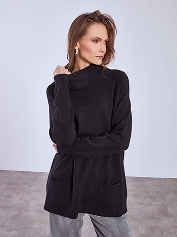 Turtleneck long with pockets in black