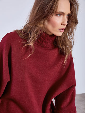 Sweater with textured neckline in wine red