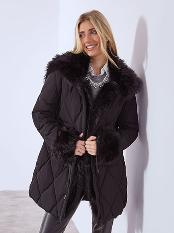 Μπουφάν με λεπτομέρειες γούνας σε μαύρο