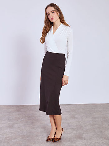 Skirt with decorative seams in black