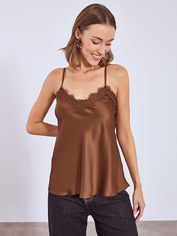 Lingerie with lace details in brown