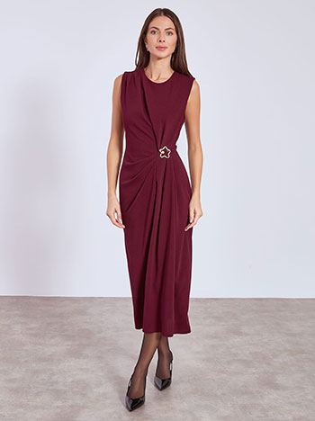 Φόρεμα με μεταλλική καρφίτσα σε μπορντό