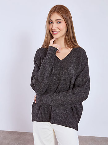 Sweater with V neckline in charcoal