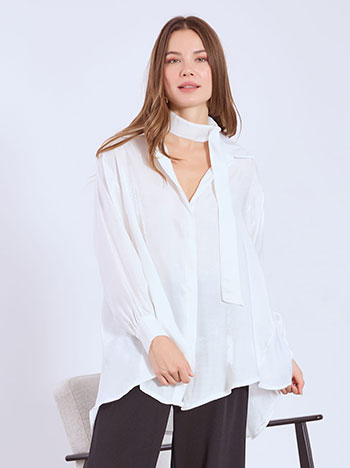 Πουκαμίσα σατέν ασύμμετρη σε λευκό