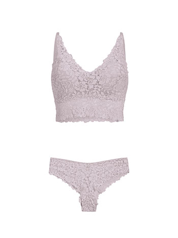 Lingerie set laced in purple