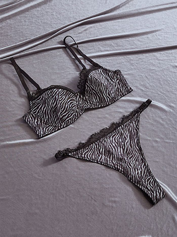 Lingerie set with laced details in light grey