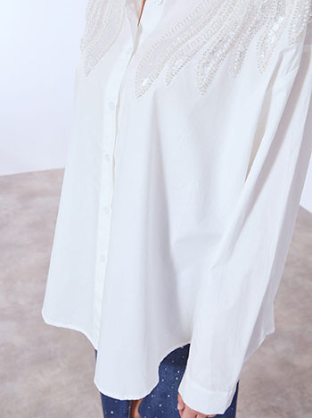 Πουκάμισο με πέρλες και παγιέτες σε λευκό