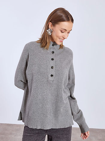 Sweater with buttons in grey