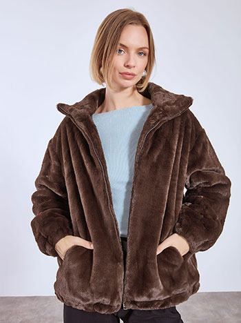 Fur monochrome with zip in brown