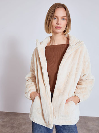 Fur monochrome with zip in beige