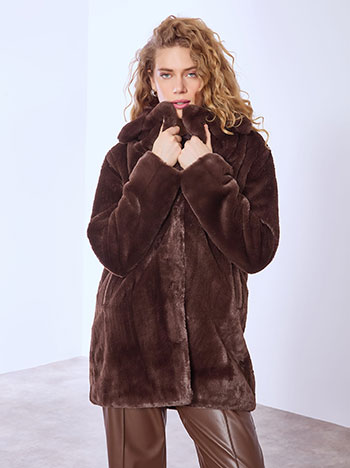 Γούνα μονόχρωμη με γιακά σε καφέ