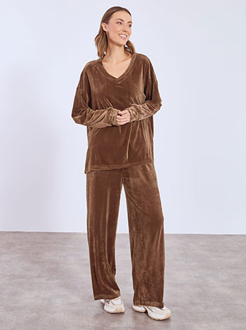 Top and wide leg trousers velvet set in brown