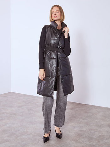 Μπουφάν αμάνικο δερματίνης με ζώνη σε μαύρο