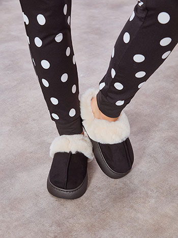 Slippers with fur in black