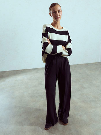 Solid wide leg trousers in black