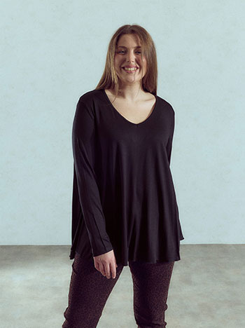 V neck top in black
