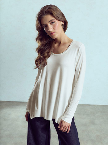 Top with viscose in off white
