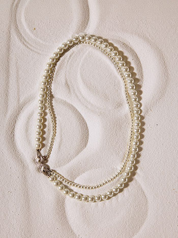 Two row necklace with pearls in white