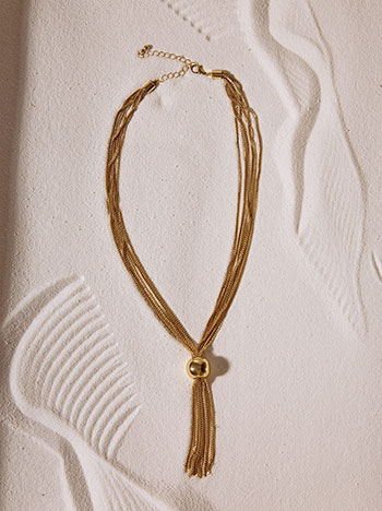 Necklace with multiple chains in gold