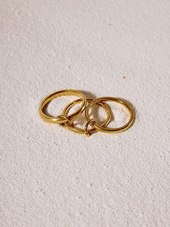 Stainless steel triple band ring in gold
