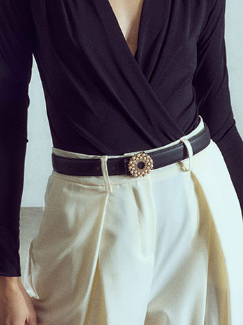 Belt with pearl buckle in black