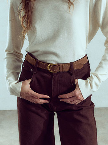 Faux suede belt with studs in brown