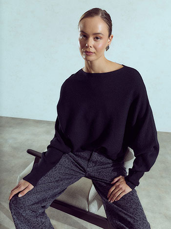 Ribbed long sweater in black