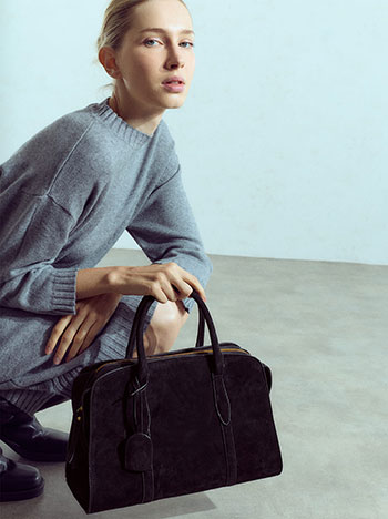 Suede bag with hanging keychain in black