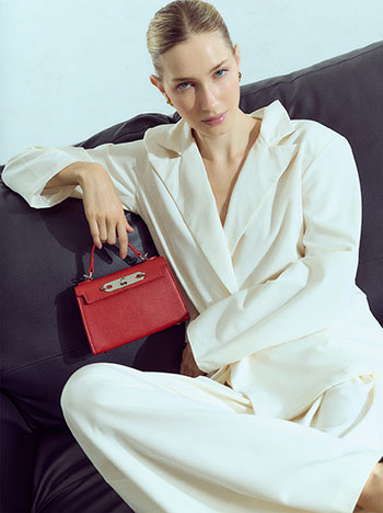 Small faux leather handbag in red