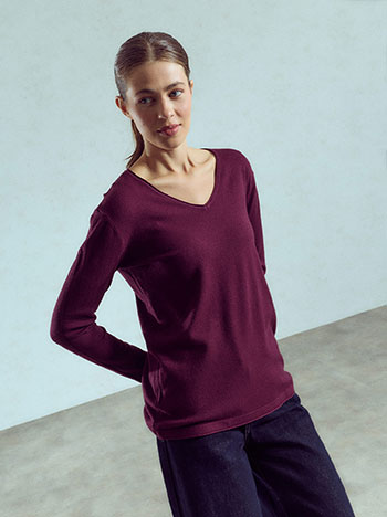 Sweater with viscose in wine red
