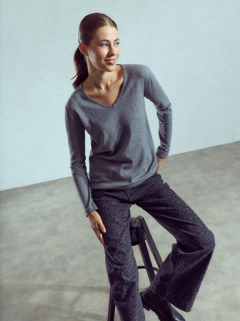 Sweater with viscose in grey