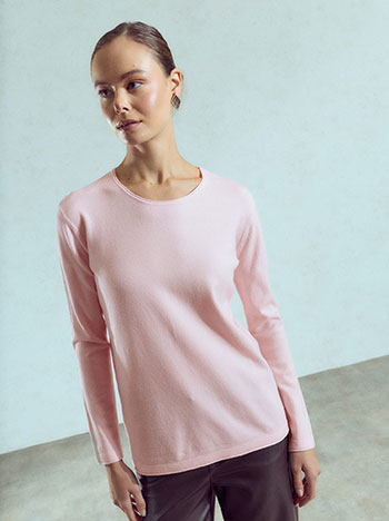 Sweater with raw hem in baby pink