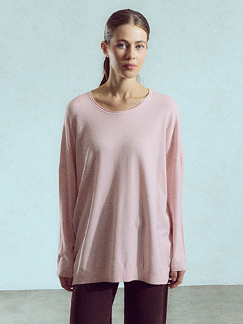 Sweater with raw hem in baby pink