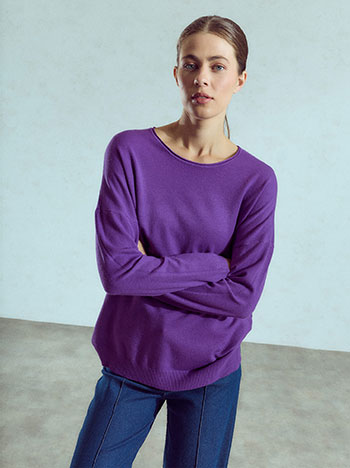 Sweater with raw hem in purple