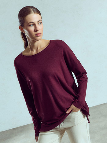 Sweater with raw hem in wine red