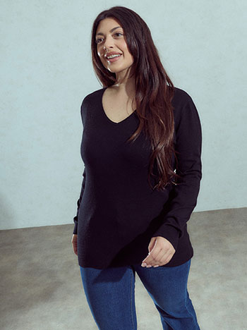 V neckline sweater in black