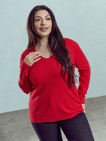V neckline sweater in red