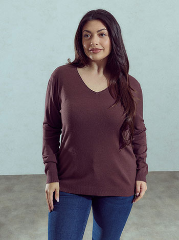 V neckline sweater in aubergine