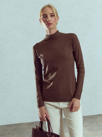 Solid sweater in brown